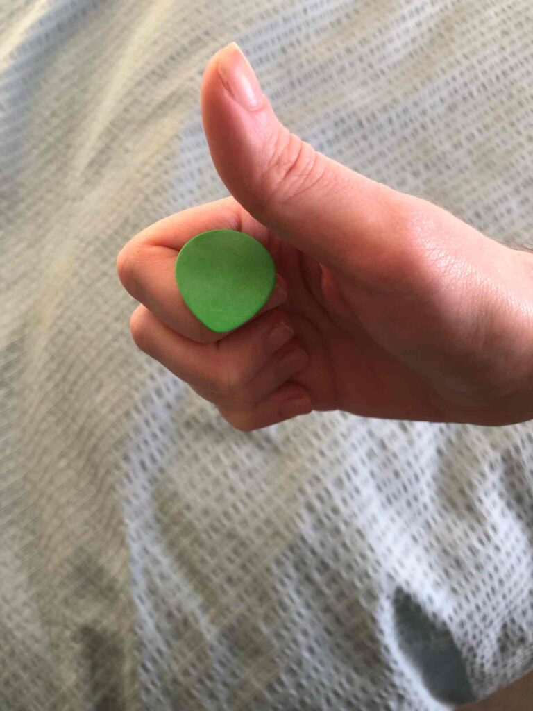 how to hold a guitar pick step 2 raised thumb