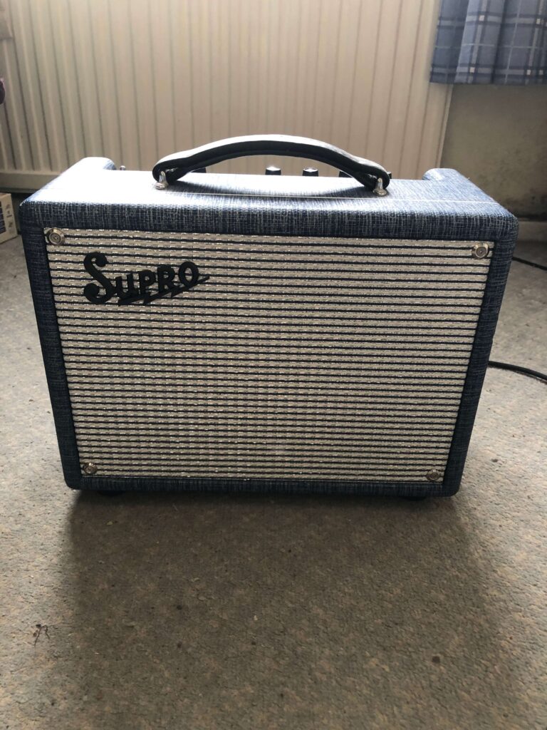 front view of the supro 1605r amp